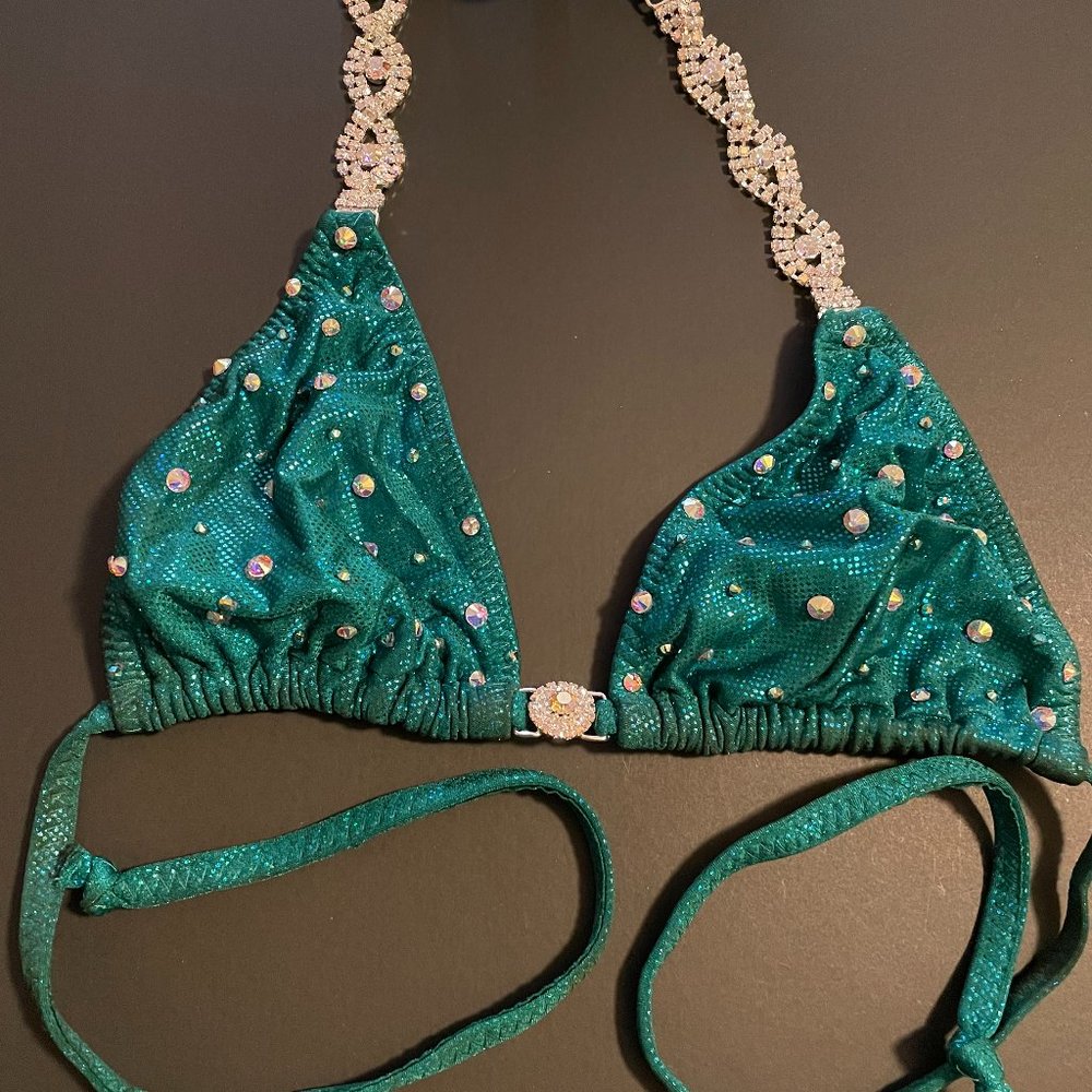 COMPETITION BIKINI POSING SUIT USED.